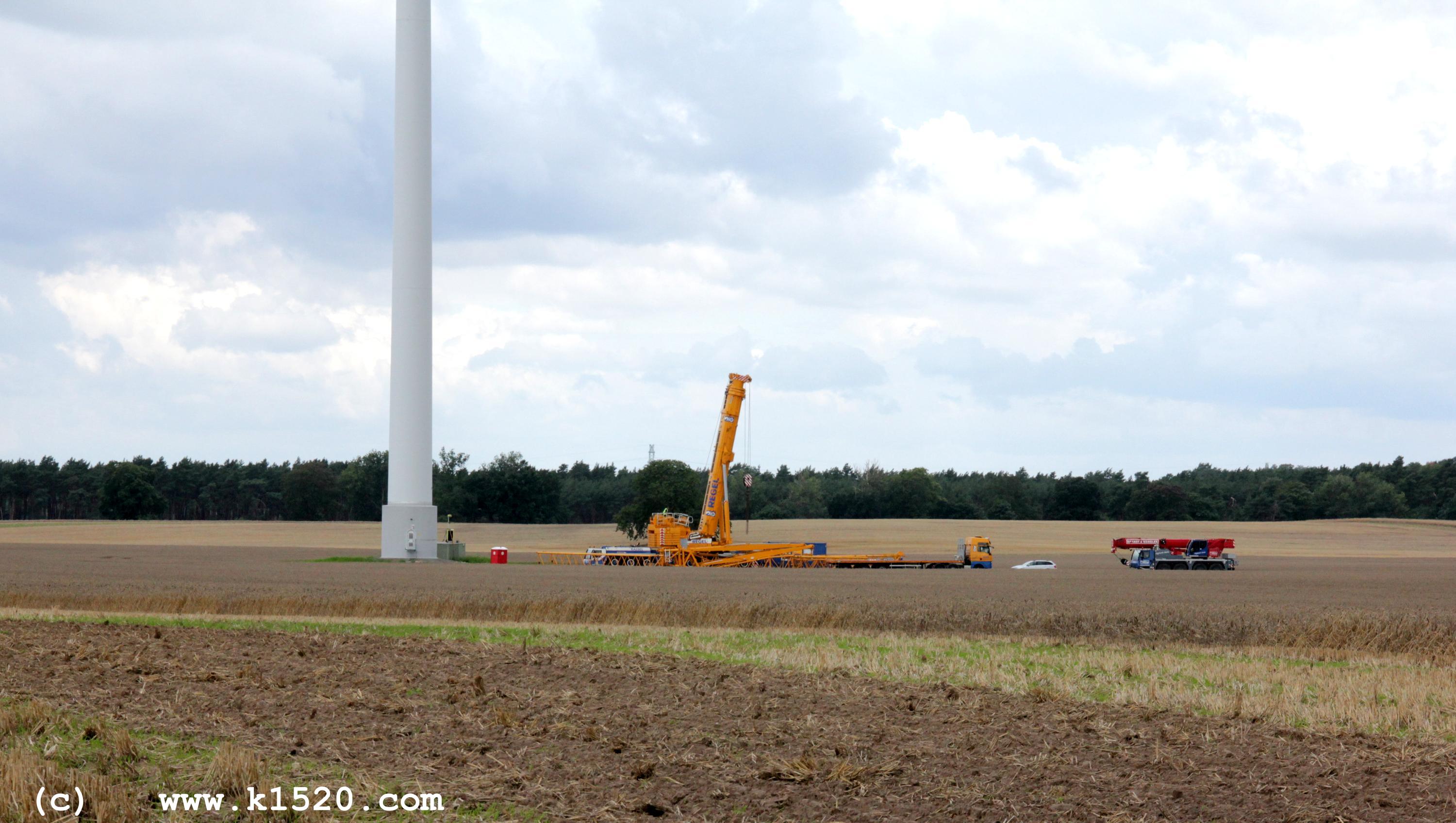 Reparatur Windrder im Windpark Arneburg/Elbe 08/2023,
  Kraneinsatz, 