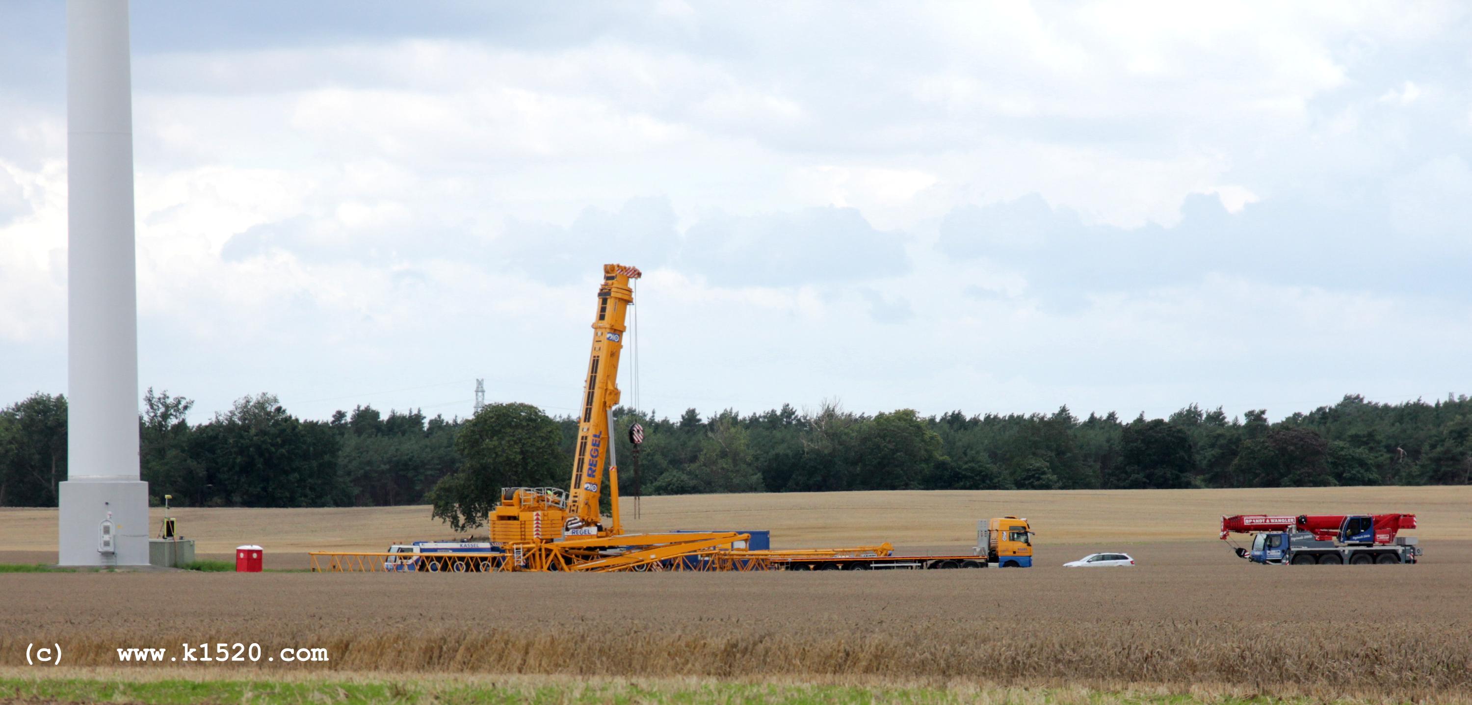 Reparatur Windrder im Windpark Arneburg/Elbe 08/2023,
  Kraneinsatz, 