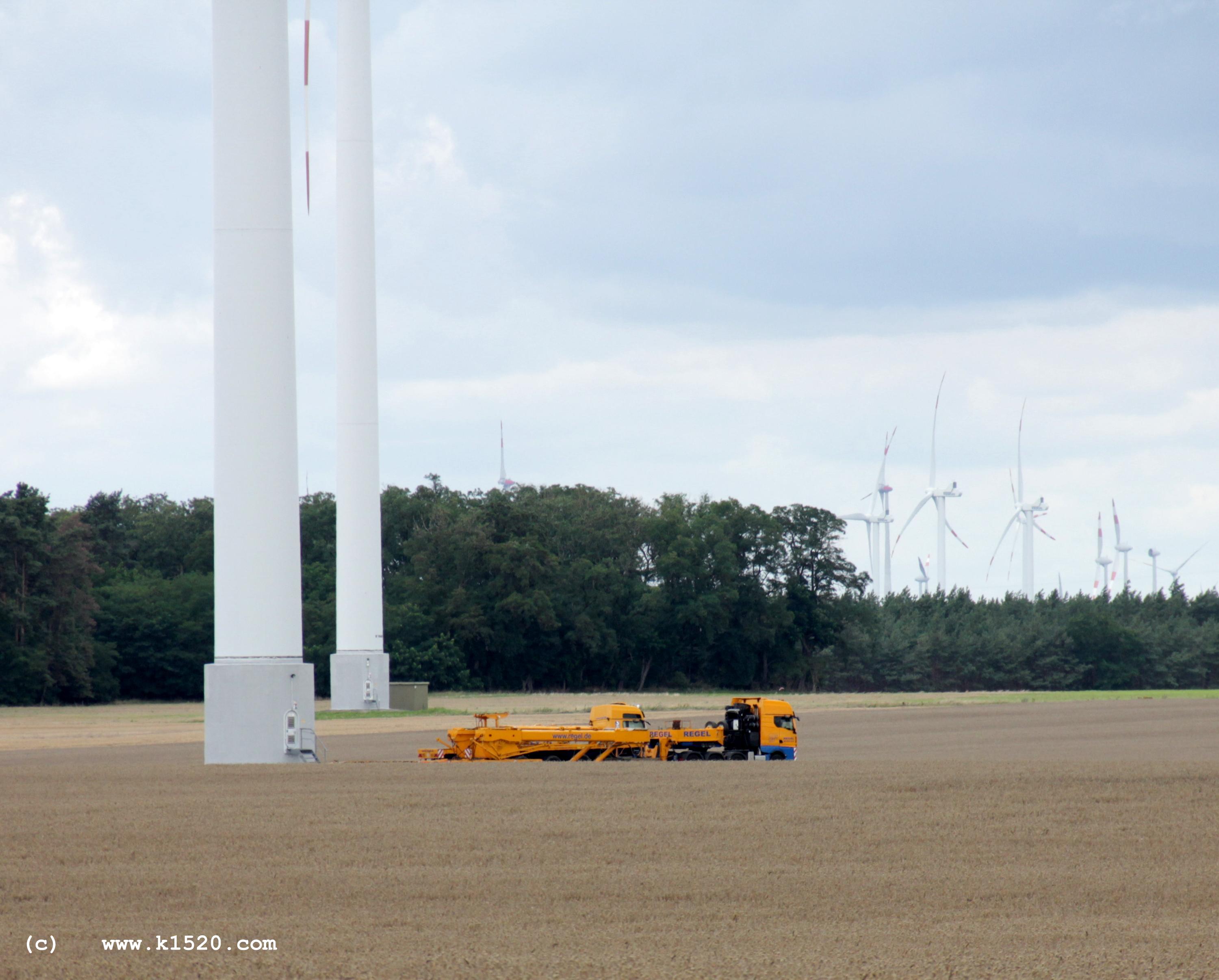 Reparatur Windrder im Windpark Arneburg/Elbe 08/2023,
  Kraneinsatz, 