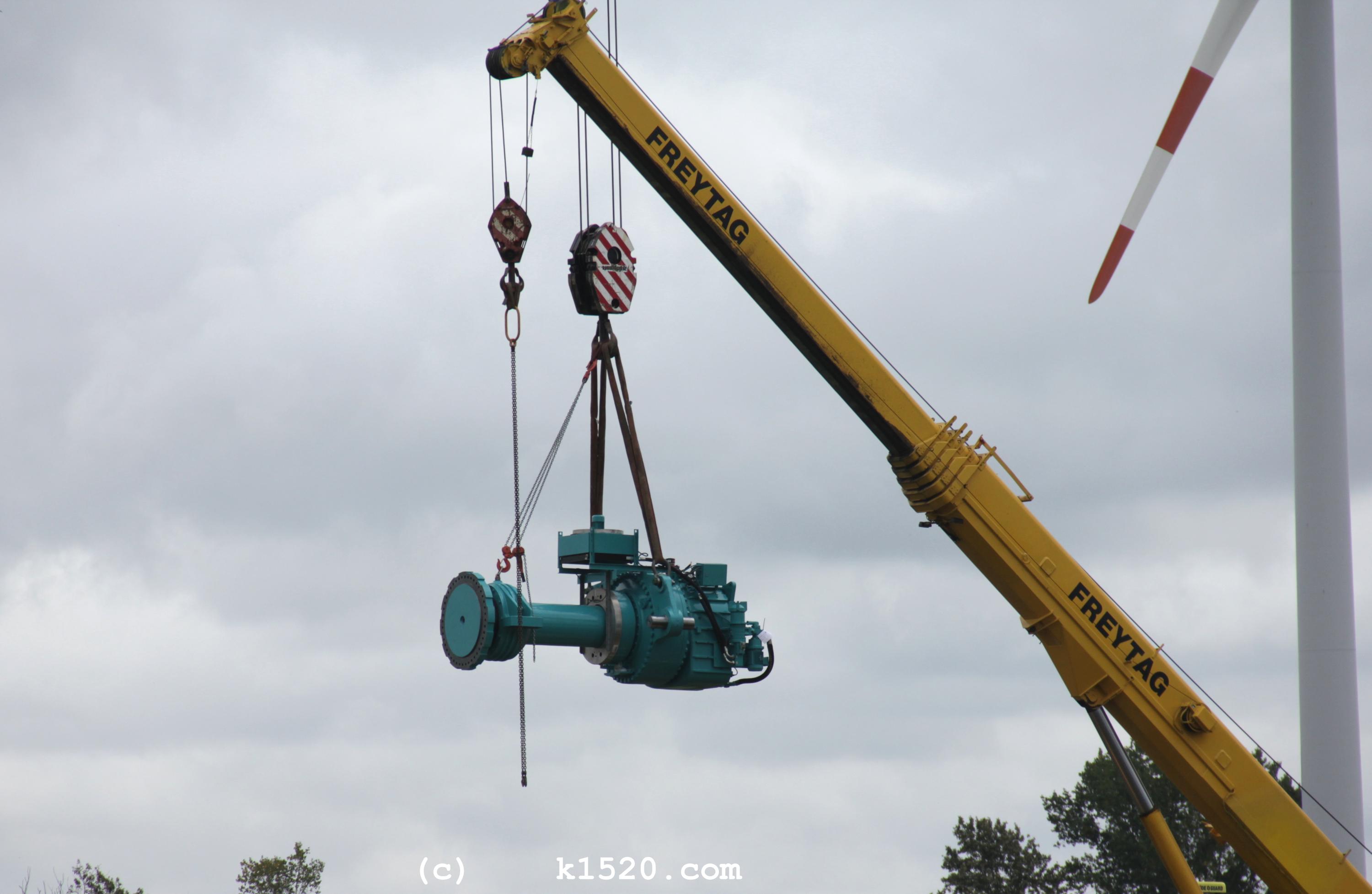 Reparatur Windrder im Windpark Arneburg/Elbe 10/2023,
  Kraneinsatz, 