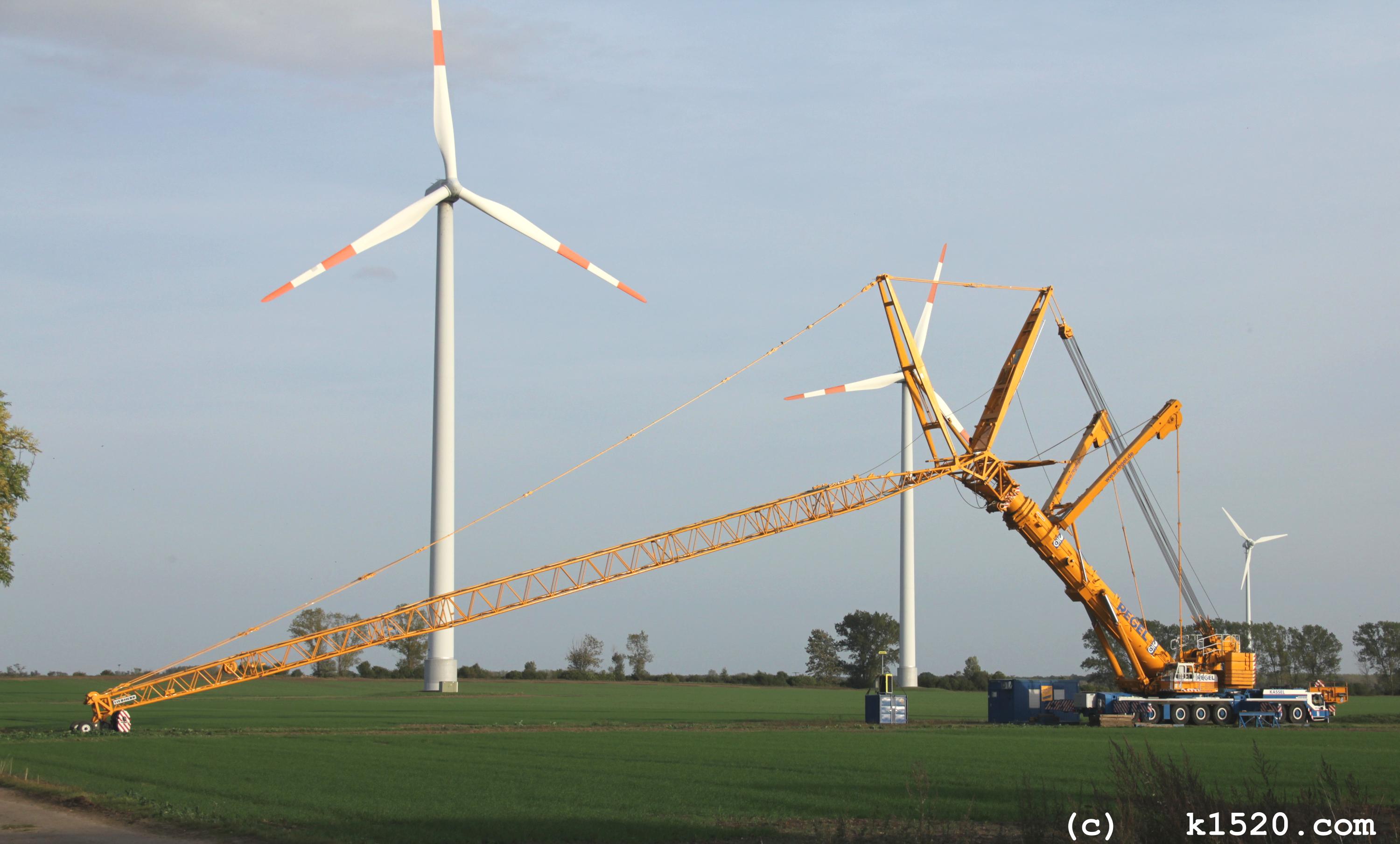 Reparatur Windrder im Windpark Arneburg/Elbe 10/2023,
  Kraneinsatz, 