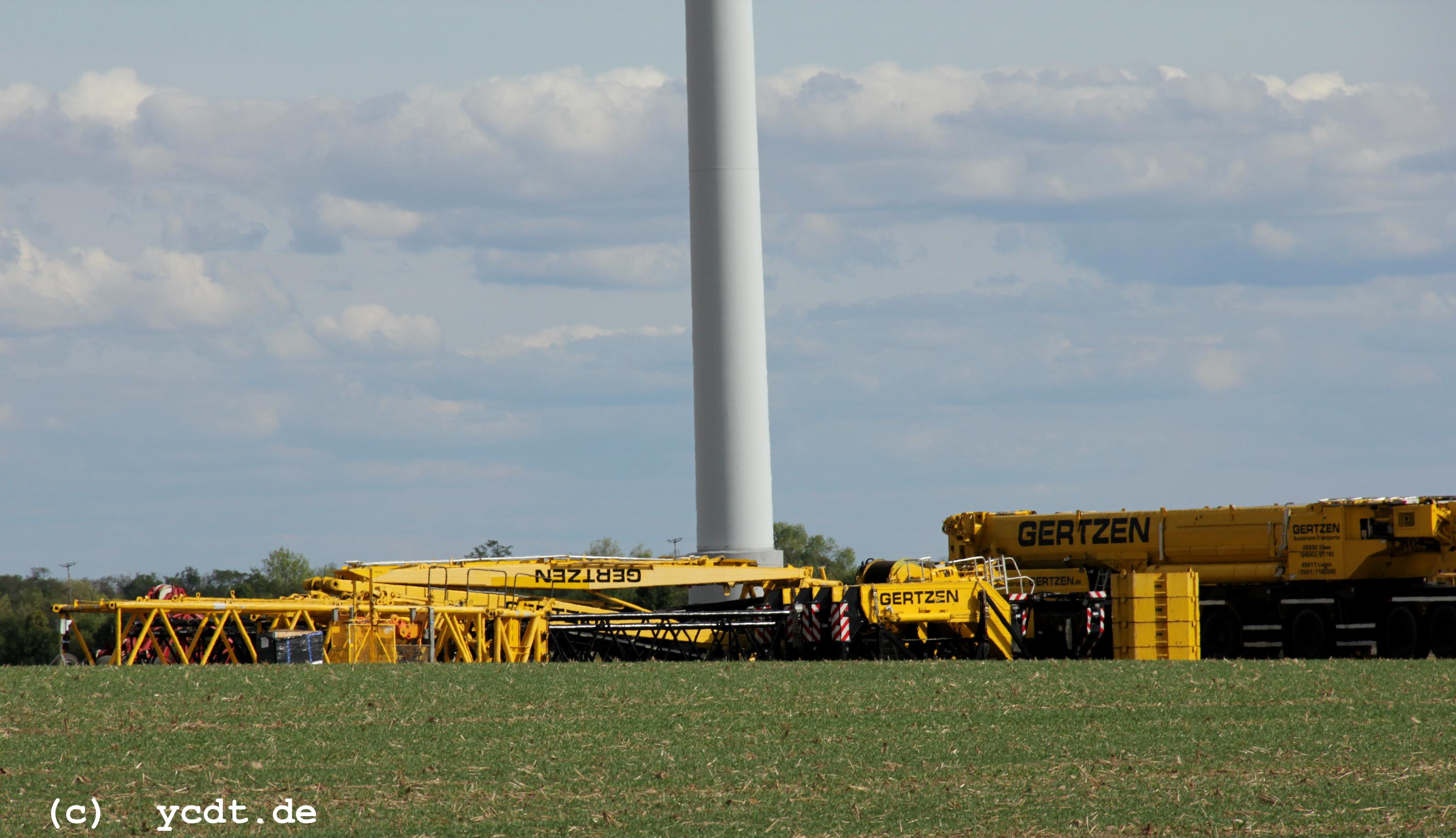 Reparatur Windrder im Windpark Arneburg/Elbe 08/2022,
  Kraneinsatz, 